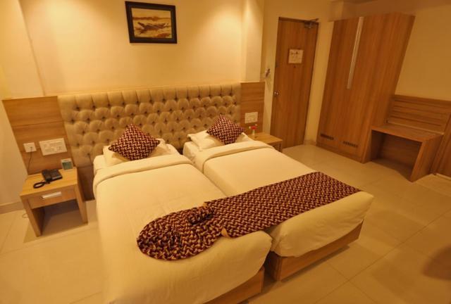 Hotel Anjali Park กัตตะยัม ภายนอก รูปภาพ