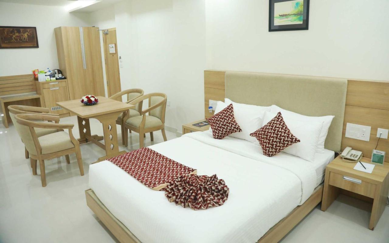 Hotel Anjali Park กัตตะยัม ภายนอก รูปภาพ
