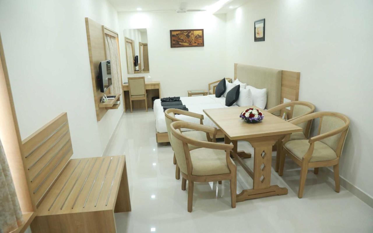 Hotel Anjali Park กัตตะยัม ภายนอก รูปภาพ