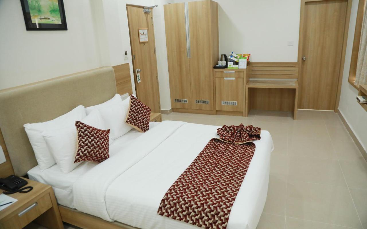Hotel Anjali Park กัตตะยัม ภายนอก รูปภาพ