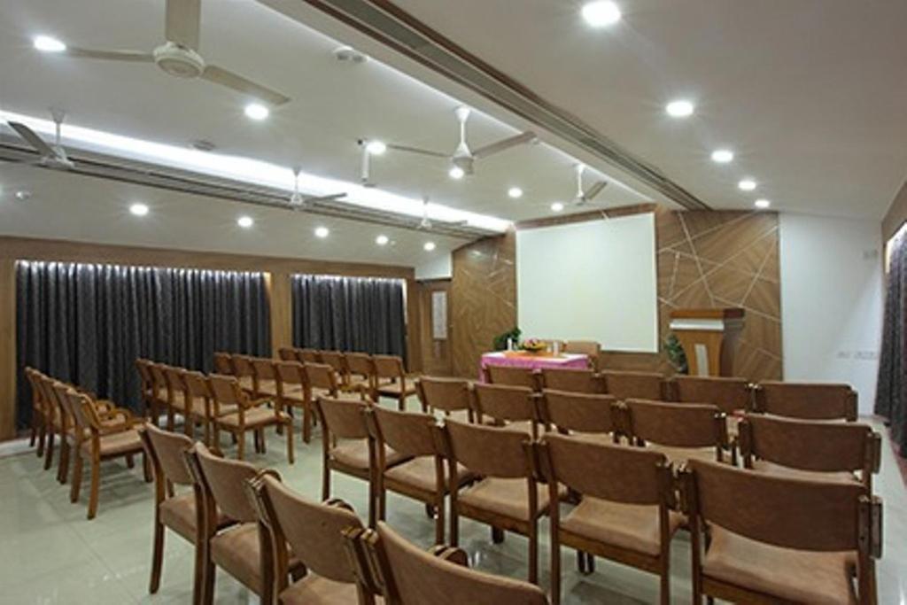 Hotel Anjali Park กัตตะยัม ภายนอก รูปภาพ