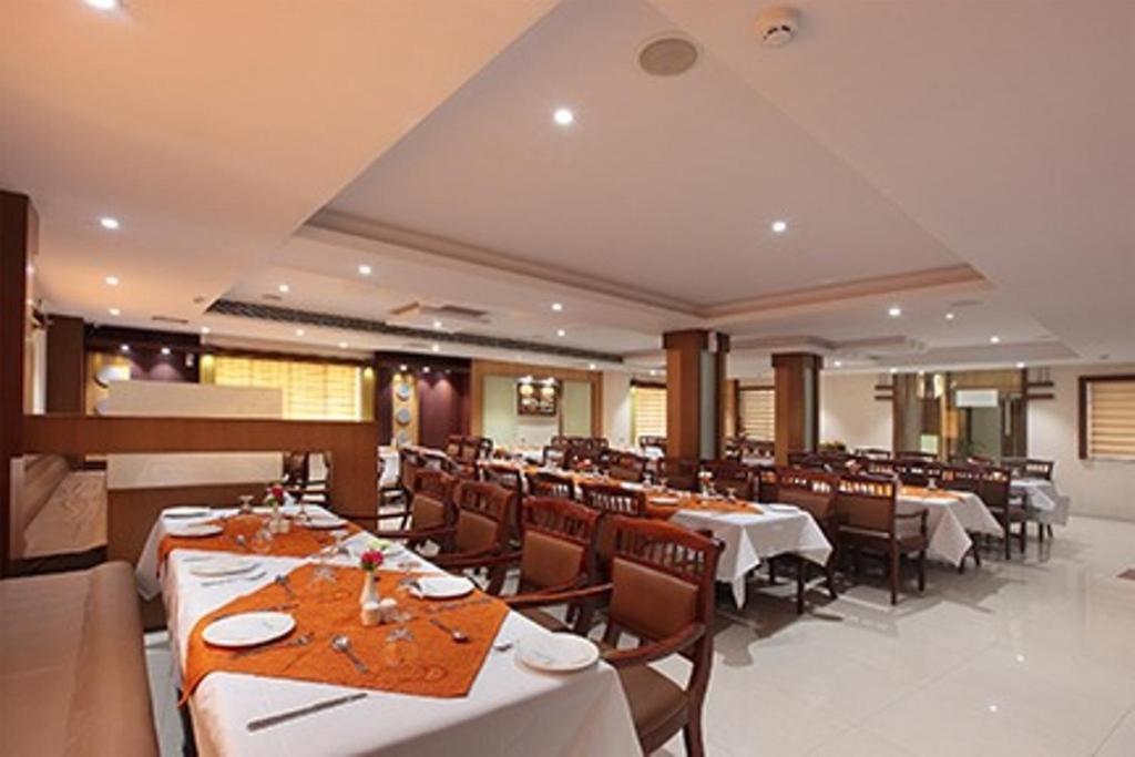 Hotel Anjali Park กัตตะยัม ภายนอก รูปภาพ
