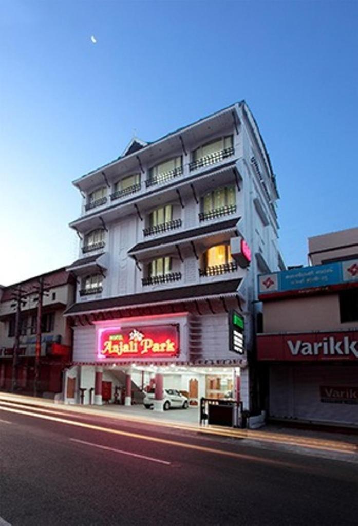 Hotel Anjali Park กัตตะยัม ภายนอก รูปภาพ