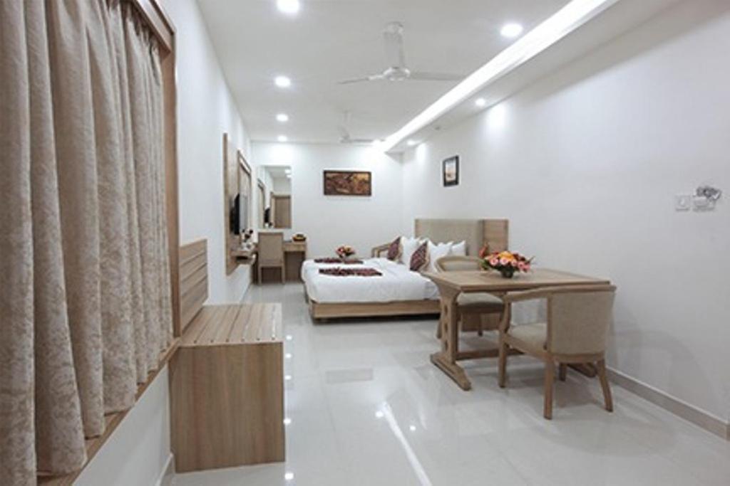 Hotel Anjali Park กัตตะยัม ภายนอก รูปภาพ