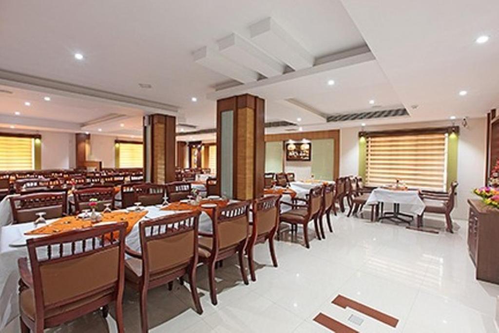 Hotel Anjali Park กัตตะยัม ภายนอก รูปภาพ