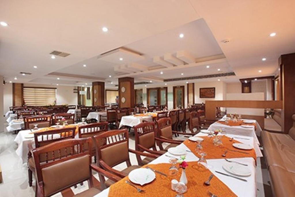 Hotel Anjali Park กัตตะยัม ภายนอก รูปภาพ